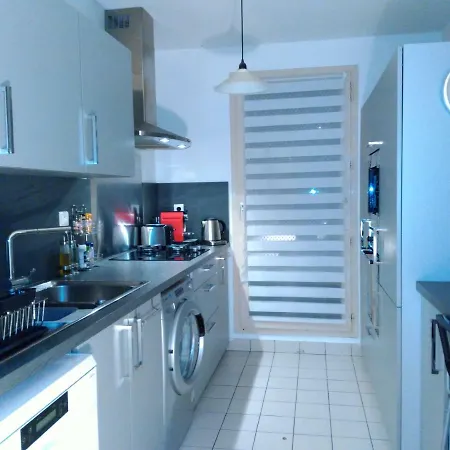 Bel Et Spacieux De 84 M² Avec Parking Tres Proche Du Metro Garibaldi Apartment