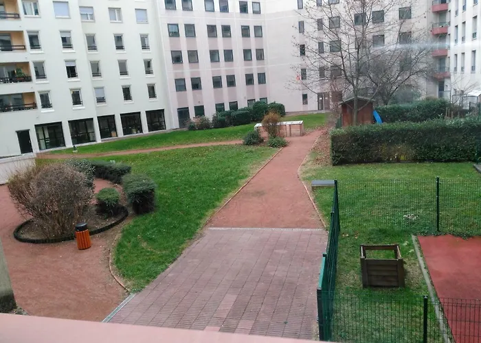 Bel Et Spacieux De 84 M² Avec Parking Tres Proche Du Metro Garibaldi Апартаменты *