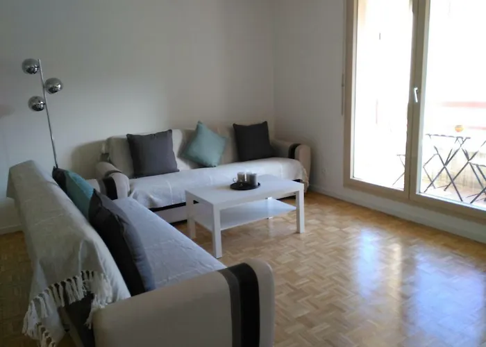 Bel Et Spacieux De 84 M² Avec Parking Tres Proche Du Metro Garibaldi Лион