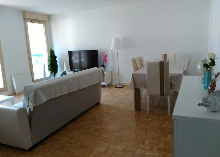 Апартаменты Bel Et Spacieux De 84 M² Avec Parking Tres Proche Du Metro Garibaldi *